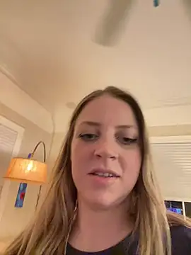 Snapshot of molly_witha_chance chatting on 01/31/25, 12:06 molly witha chance online show from 01/31/25, 12:06