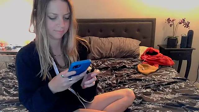Snapshot of molly_witha_chance chatting on 03/02/25, 06:16 molly witha chance online show from 03/02/25, 06:16