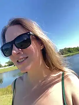 Snapshot of molly_witha_chance chatting on 03/06/25, 07:43 molly witha chance online show from 03/06/25, 07:43