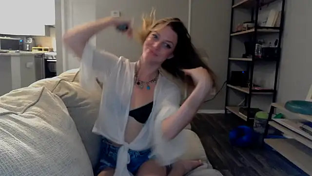 Snapshot of molly_witha_chance chatting on 03/08/25, 01:06 molly witha chance online show from 03/08/25, 01:06