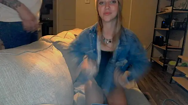 Snapshot of molly_witha_chance chatting on 03/13/25, 05:33 molly witha chance online show from 03/13/25, 05:33
