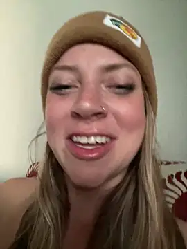 Snapshot of molly_witha_chance chatting on 03/15/25, 11:51 molly witha chance online show from 03/15/25, 11:51