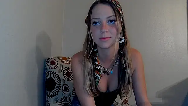 Snapshot of molly_witha_chance chatting on 03/16/25, 01:28 molly witha chance online show from 03/16/25, 01:28