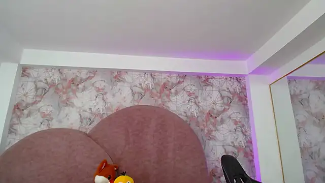 Snapshot of LexaDeRusso chatting on 03/19/25, 07:49 LexaDeRusso online show from 03/19/25, 07:49