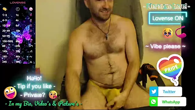 Snapshot of RealManHaveHairy chatting on 10/13/25, 05:18 RealManHaveHairy online show from 10/13/25, 05:18