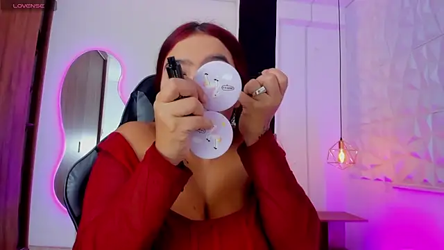 Snapshot of Ariadna_sc chatting on 02/04/25, 01:27 Ariadna sc online show from 02/04/25, 01:27