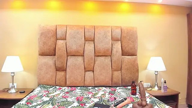 MiiaHot online show from 09/19/25, 08:42