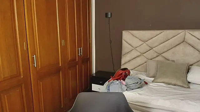 Raquel jones online show from 10/27/25, 07:18