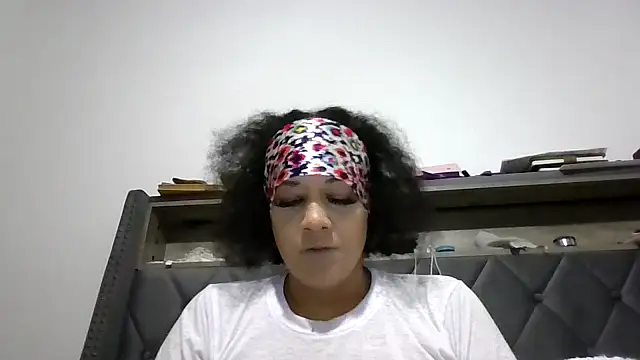 Ladycinnabon1 online show from 11/28/25, 01:52