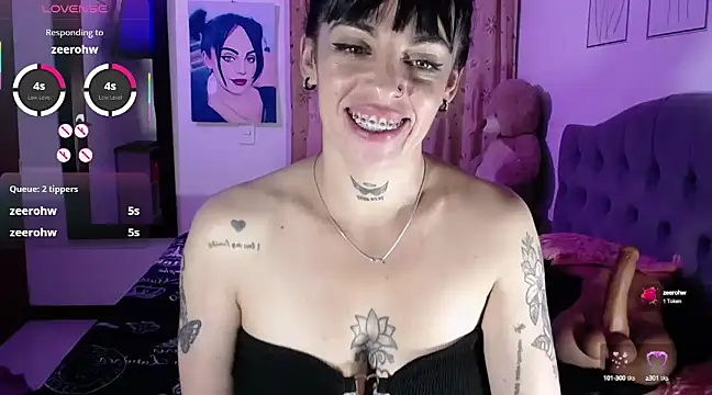 Snapshot of violett_honney chatting on 03/13/25, 06:26 violett honney online show from 03/13/25, 06:26