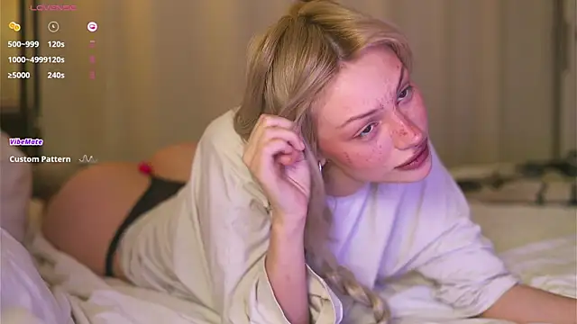 BabeHolly online show from 10/26/25, 10:04