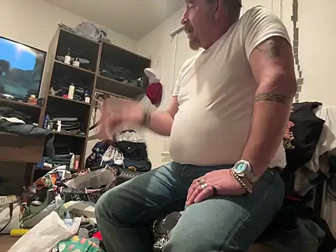 Snapshot of JakTRipr chatting on 02/18/25, 09:43 JakTRipr online show from 02/18/25, 09:43