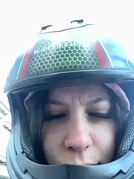 Snapshot of Bonniepark chatting on 01/22/25, 12:06 Bonniepark online show from 01/22/25, 12:06