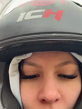 Snapshot of Bonniepark chatting on 01/27/25, 12:05 Bonniepark online show from 01/27/25, 12:05