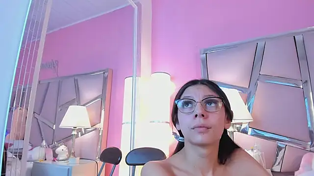 Snapshot of Bonniepark chatting on 01/31/25, 03:11 Bonniepark online show from 01/31/25, 03:11