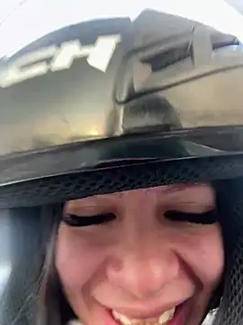 Snapshot of Bonniepark chatting on 02/04/25, 12:11 Bonniepark online show from 02/04/25, 12:11