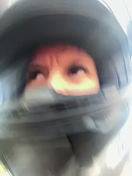 Snapshot of Bonniepark chatting on 02/05/25, 12:06 Bonniepark online show from 02/05/25, 12:06