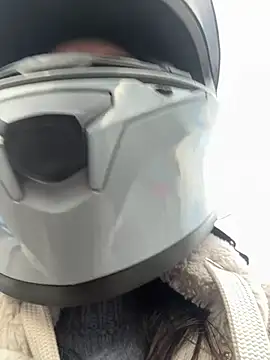 Snapshot of Bonniepark chatting on 02/07/25, 12:06 Bonniepark online show from 02/07/25, 12:06