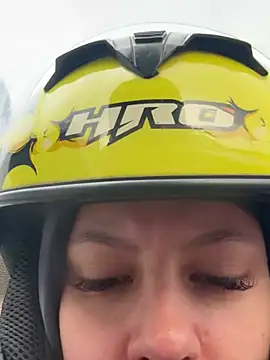 Snapshot of Bonniepark chatting on 02/10/25, 12:08 Bonniepark online show from 02/10/25, 12:08