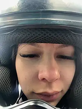 Snapshot of Bonniepark chatting on 02/14/25, 12:03 Bonniepark online show from 02/14/25, 12:03