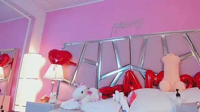 Snapshot of Bonniepark chatting on 02/14/25, 03:05 Bonniepark online show from 02/14/25, 03:05