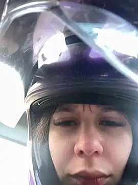 Snapshot of Bonniepark chatting on 02/18/25, 12:06 Bonniepark online show from 02/18/25, 12:06