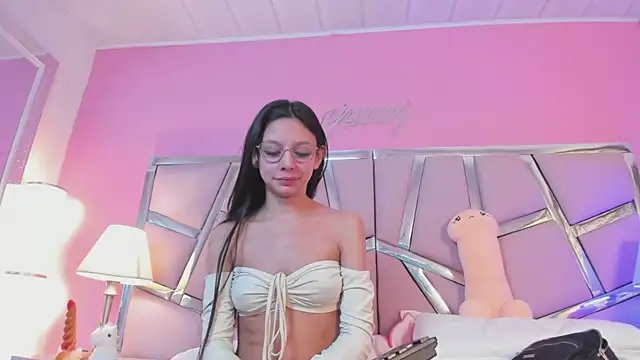 Snapshot of Bonniepark chatting on 02/18/25, 03:10 Bonniepark online show from 02/18/25, 03:10