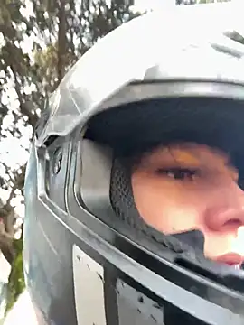 Snapshot of Bonniepark chatting on 02/19/25, 12:11 Bonniepark online show from 02/19/25, 12:11