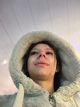 Snapshot of Bonniepark chatting on 02/20/25, 12:04 Bonniepark online show from 02/20/25, 12:04