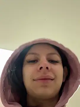 Snapshot of Bonniepark chatting on 02/21/25, 12:06 Bonniepark online show from 02/21/25, 12:06