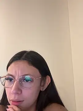 Snapshot of Bonniepark chatting on 02/25/25, 02:03 Bonniepark online show from 02/25/25, 02:03