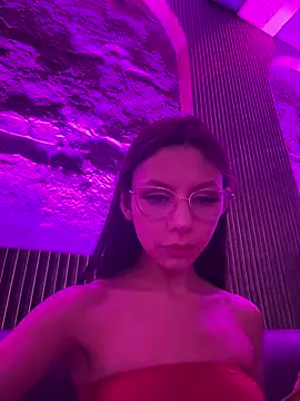 Snapshot of Bonniepark chatting on 02/26/25, 01:43 Bonniepark online show from 02/26/25, 01:43