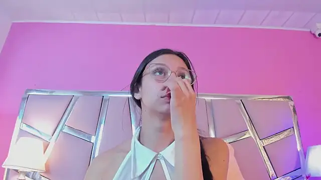 Snapshot of Bonniepark chatting on 03/05/25, 03:18 Bonniepark online show from 03/05/25, 03:18