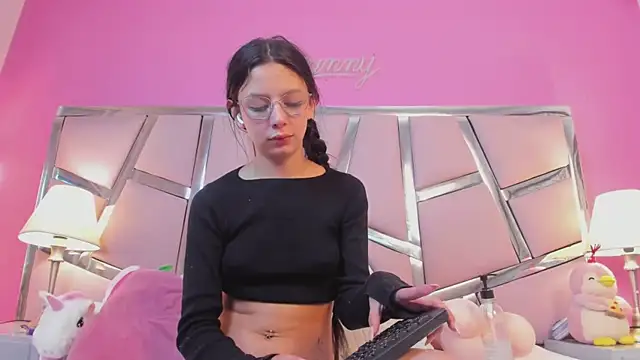 Snapshot of Bonniepark chatting on 03/07/25, 06:11 Bonniepark online show from 03/07/25, 06:11