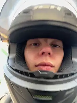 Snapshot of Bonniepark chatting on 03/11/25, 12:06 Bonniepark online show from 03/11/25, 12:06