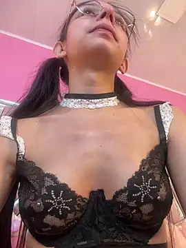 Snapshot of Bonniepark chatting on 03/12/25, 12:31 Bonniepark online show from 03/12/25, 12:31