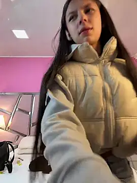 Snapshot of Bonniepark chatting on 03/18/25, 12:03 Bonniepark online show from 03/18/25, 12:03