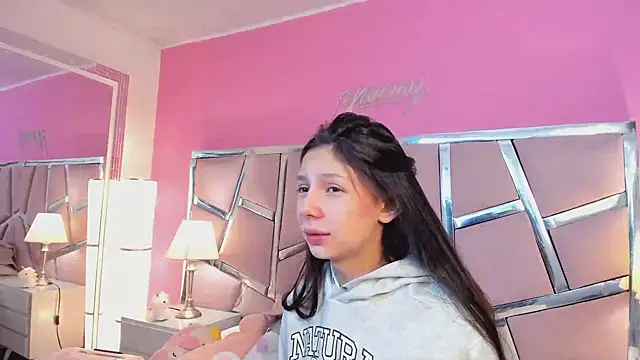 Snapshot of Bonniepark chatting on 03/21/25, 12:06 Bonniepark online show from 03/21/25, 12:06