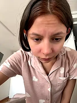 Snapshot of Bonniepark chatting on 09/11/25, 05:02 Bonniepark online show from 09/11/25, 05:02