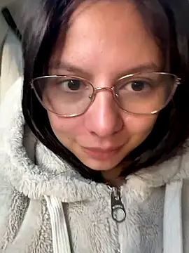 Snapshot of Bonniepark chatting on 09/23/25, 12:08 Bonniepark online show from 09/23/25, 12:08