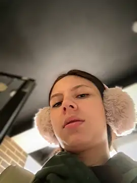 Snapshot of Bonniepark chatting on 10/07/25, 12:35 Bonniepark online show from 10/07/25, 12:35