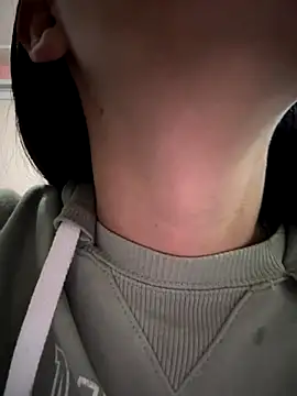 Snapshot of Bonniepark chatting on 10/11/25, 12:47 Bonniepark online show from 10/11/25, 12:47