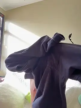 Snapshot of Bonniepark chatting on 10/13/25, 12:38 Bonniepark online show from 10/13/25, 12:38