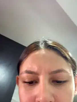 Snapshot of Bonniepark chatting on 10/23/25, 06:39 Bonniepark online show from 10/23/25, 06:39