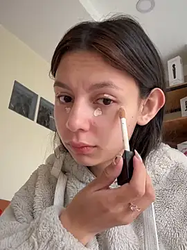 Snapshot of Bonniepark chatting on 10/29/25, 01:02 Bonniepark online show from 10/29/25, 01:02