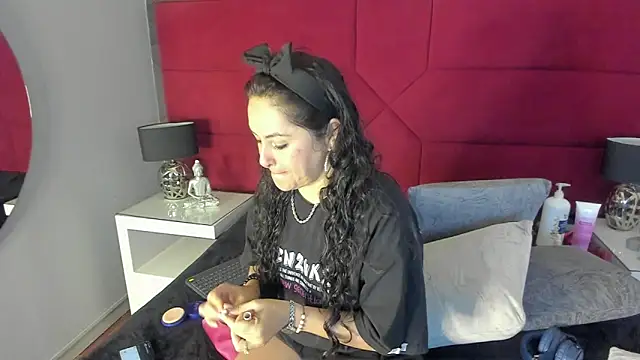 Snapshot of hanny_milf chatting on 03/11/25, 12:06 hanny milf online show from 03/11/25, 12:06
