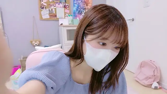 Snapshot of Yui-Ch chatting on 09/30/25, 11:59 Yui-Ch online show from 09/30/25, 11:59
