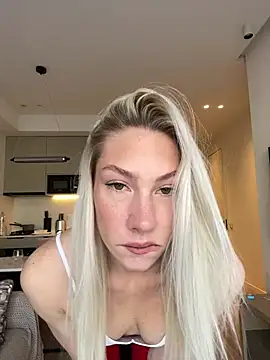 Snapshot of LuisaBecker chatting on 01/20/25, 10:07 LuisaBecker online show from 01/20/25, 10:07