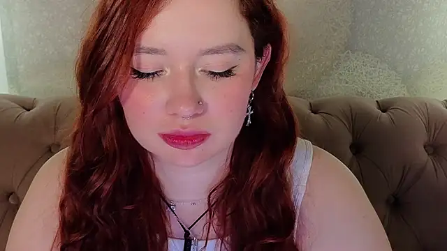 Snapshot of carolina_elf chatting on 12/22/24, 11:33 carolina elf online show from 12/22/24, 11:33