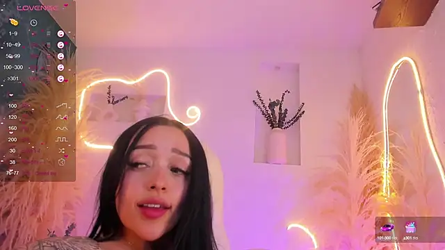 Snapshot of ViolettaHotLatin_ chatting on 02/25/25, 06:42 ViolettaHotLatin online show from 02/25/25, 06:42